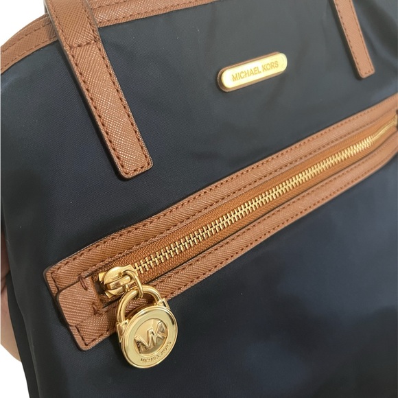 🌟EUC! MICHAEL KORS ~ Kempton ~ Nylon Satchel Tote In Navy & Brown - Picture 3 of 6